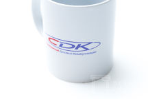 Белые кружки с логотипом «CDK»