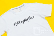 Белые футболки с надписью «#LiPlayMyVoice»