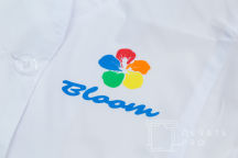 Белые халаты с логотипом «bloom»
